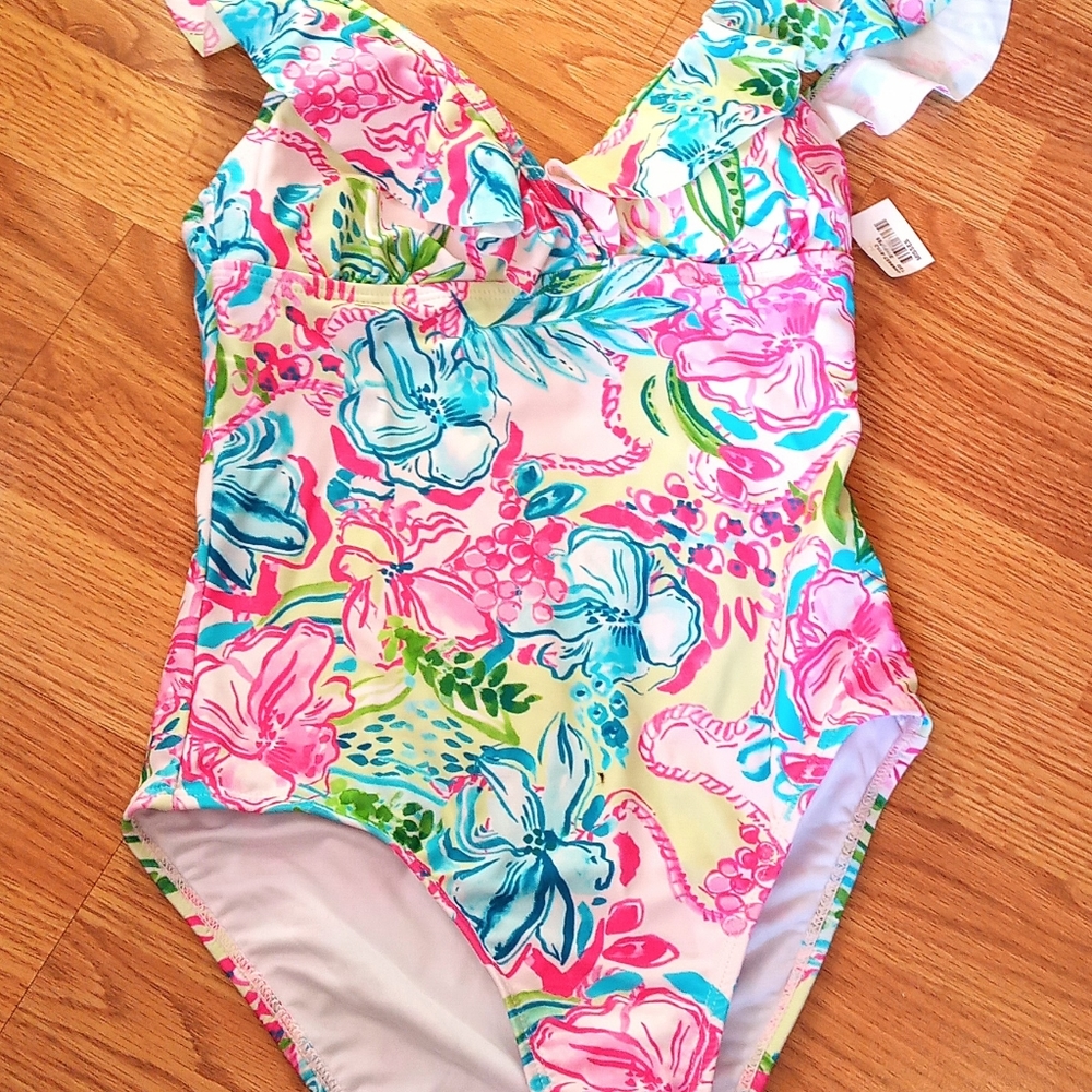 NWT ladies swimsuit sz  S Msrp $82.00